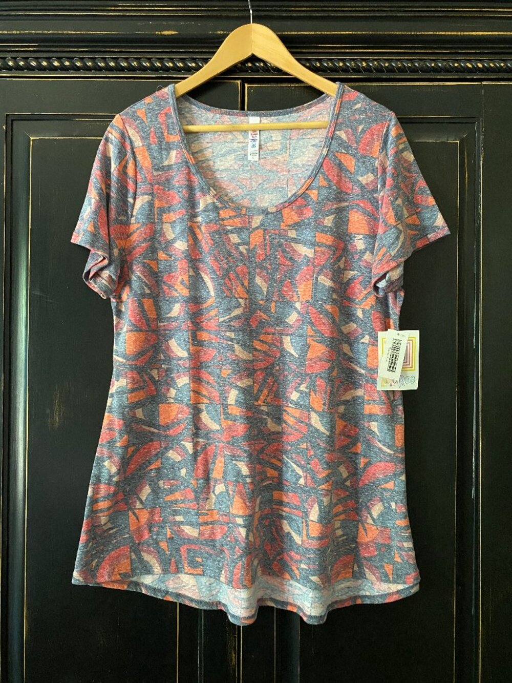 LuLaRoe Classic T - Abstract Geometric Print Short Sleeve Tunic - Size L (NWT)